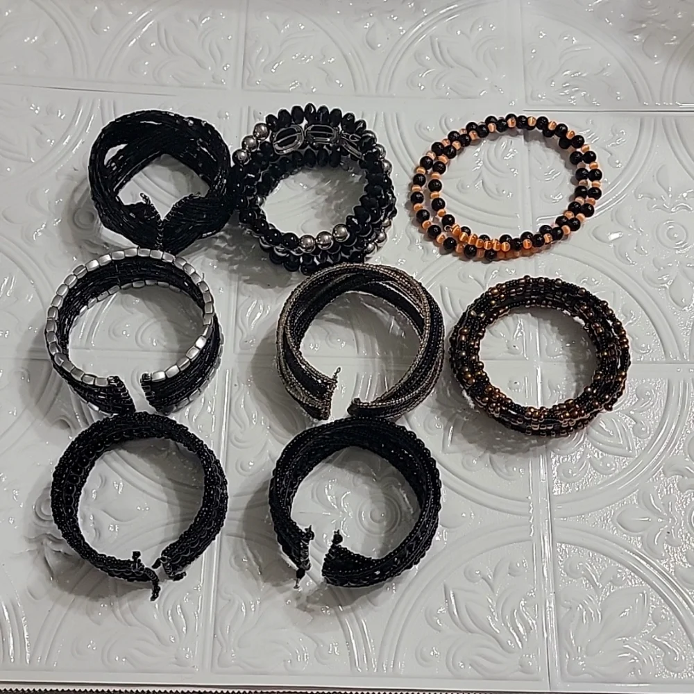 Lot Of 8 Beaded Bracelets